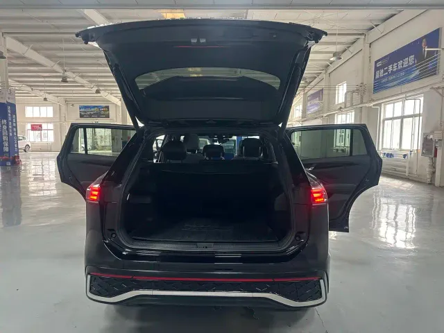 Volkswagen Tiguan L — Фото автомобиля 16