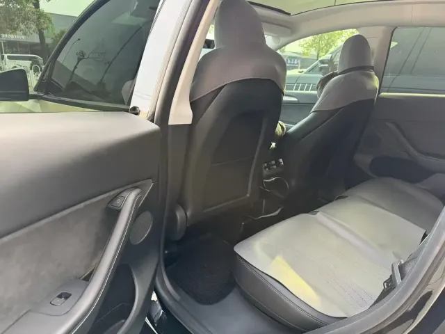 Tesla Model Y — Фото автомобиля 5
