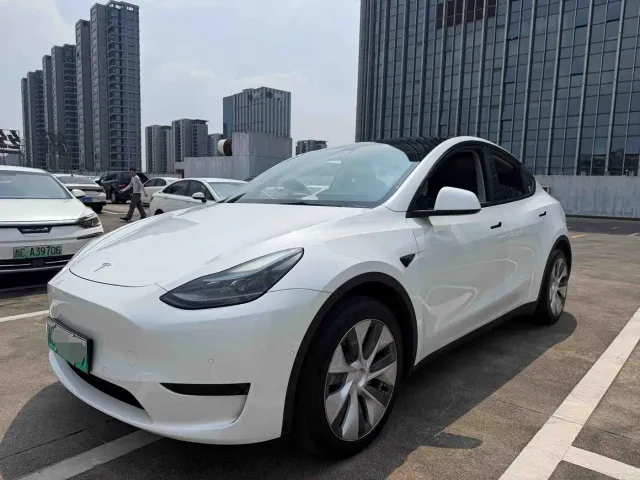 Фотография автомобиля — Tesla Model Y