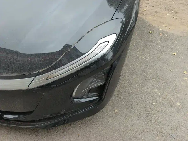 Hongqi E-QM5 — Фото автомобиля 5