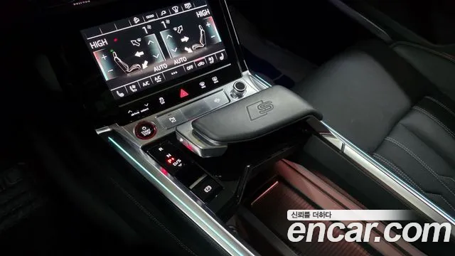 Audi e-tron — Фото автомобиля 16