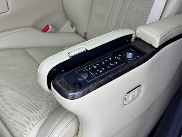 Toyota Alphard — Фото автомобиля 10