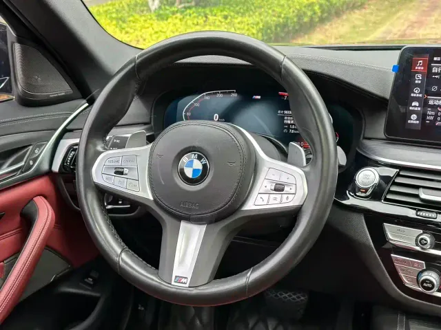 BMW 5 Series — Фото автомобиля 15