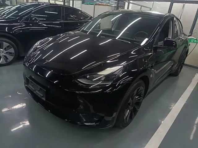 Фотография автомобиля — Tesla Model Y