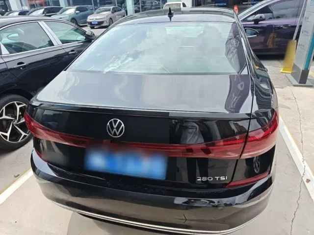 Volkswagen Passat — Фото автомобиля 5