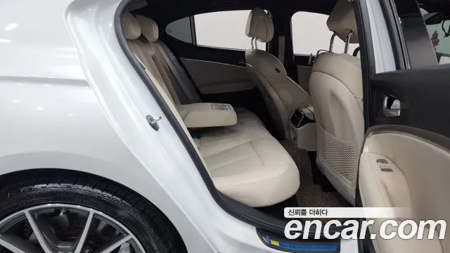 Genesis G70 Новый G70 Бензин 2.5T 2WD — Фото автомобиля 12