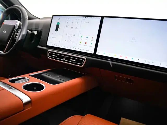 Li Auto L8 — Фото автомобиля 23