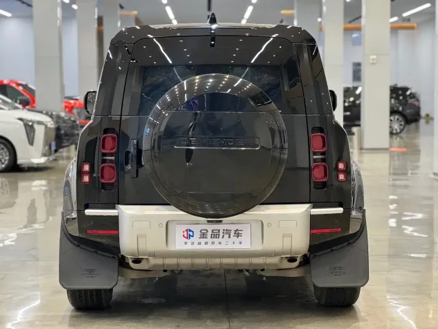 Land Rover Defender — Фото автомобиля 5