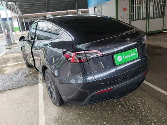 Tesla Model Y — Фото автомобиля 4