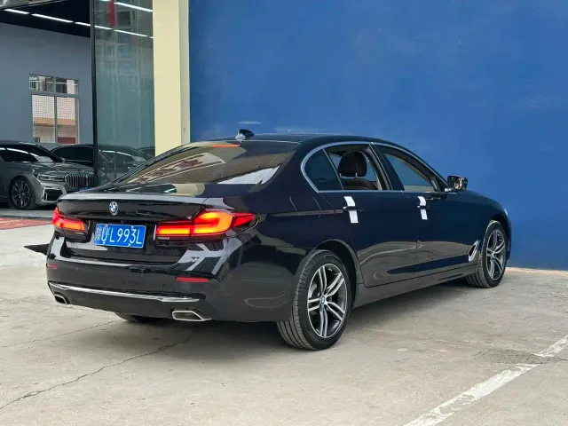 BMW 5 Series — Фото автомобиля 9