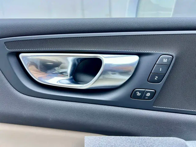 Volvo XC60 — Фото автомобиля 22