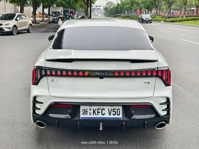 Lynk & Co 03 — Фото автомобиля 13