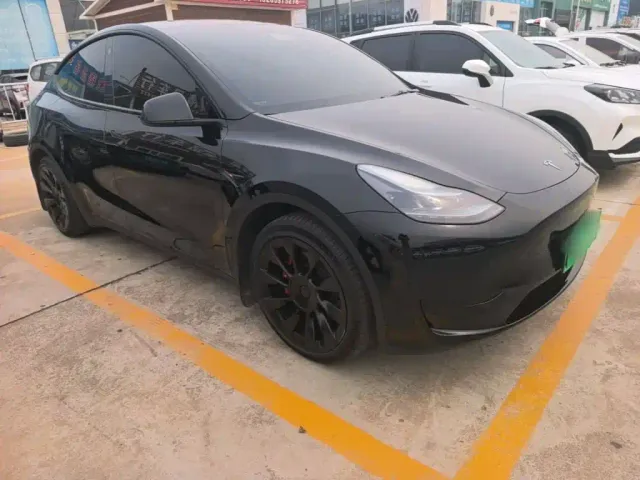 Tesla Model Y — Фото автомобиля 3