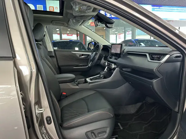 Toyota RAV4 — Фото автомобиля 9