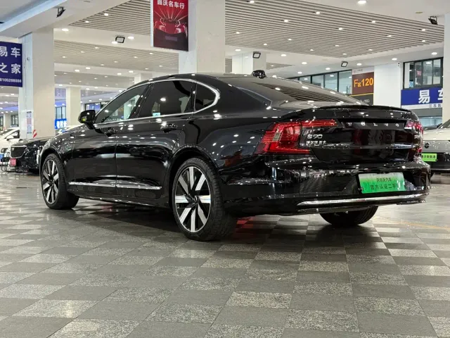 Volvo S90 — Фото автомобиля 3