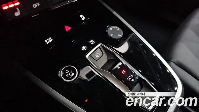 Audi Q4 e-tron — Фото автомобиля 4
