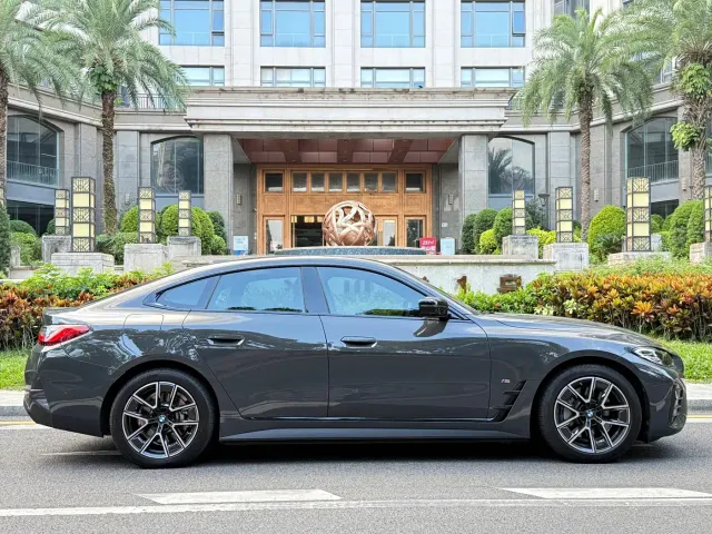 BMW i4 — Фото автомобиля 15