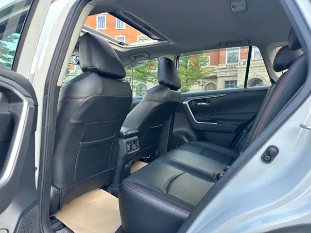 Toyota RAV4 — Фото автомобиля 9