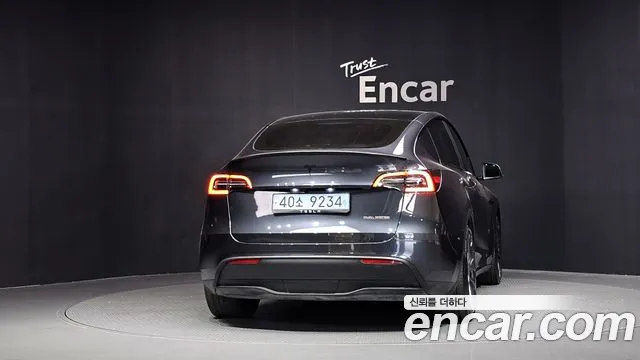 Tesla Model Y — Фото автомобиля 4