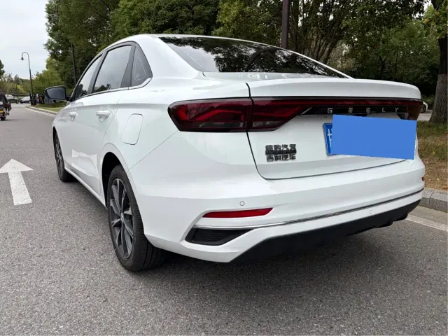 Geely Emgrand — Фото автомобиля 4