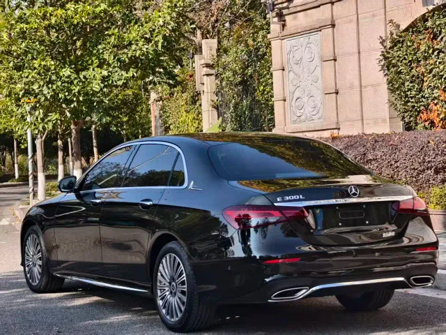 Mercedes-Benz E-Class — Фото автомобиля 5