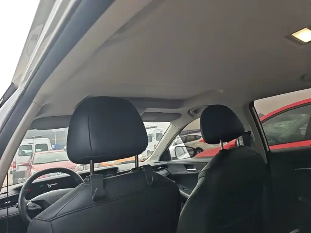 Roewe Roewe i5 2023 1.5L CVT Honor Edition — Фото автомобиля 17
