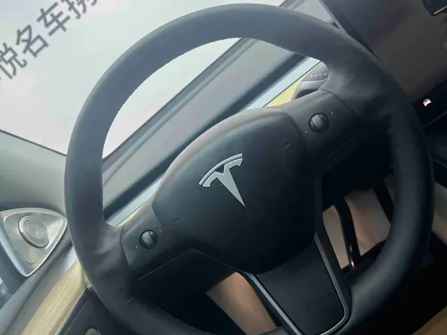 Tesla Model Y — Фото автомобиля 10