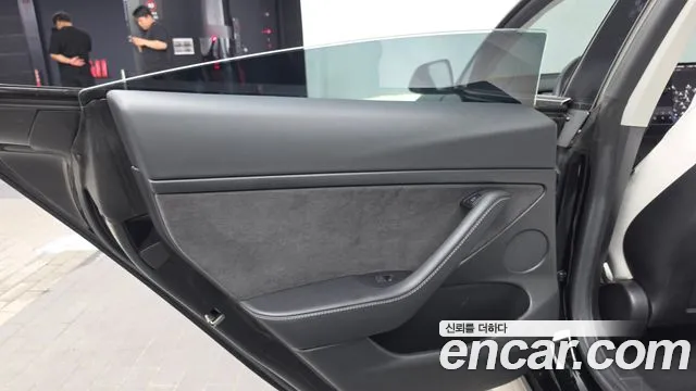 Tesla Model 3 — Фото автомобиля 24