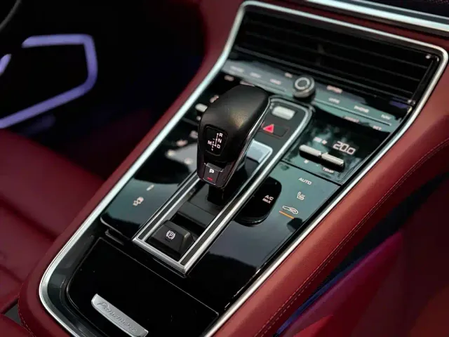 Porsche Panamera — Фото автомобиля 24