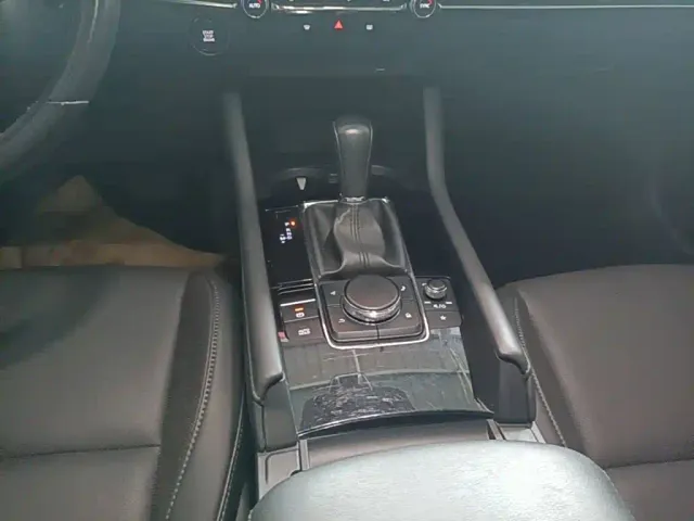 Mazda Axela — Фото автомобиля 13