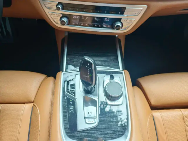 BMW 7 Series — Фото автомобиля 18