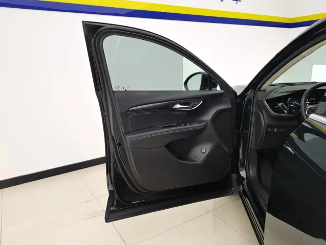 Buick Envision Plus — Фото автомобиля 7