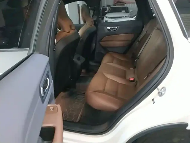 Volvo XC60 — Фото автомобиля 16
