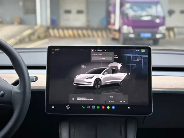 Tesla Model 3 — Фото автомобиля 11