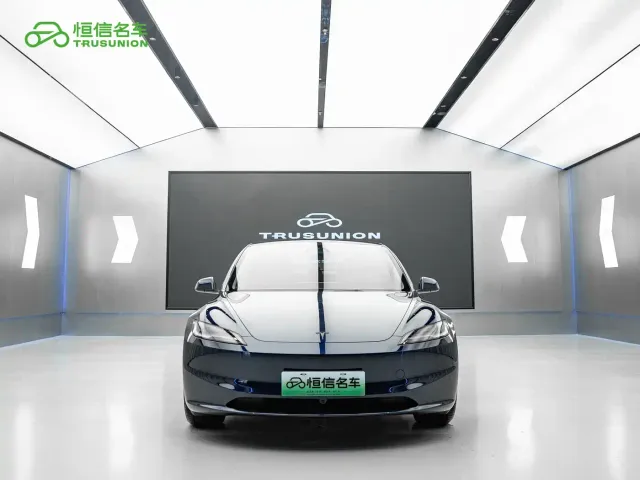 Tesla Model 3 — Фото автомобиля 2