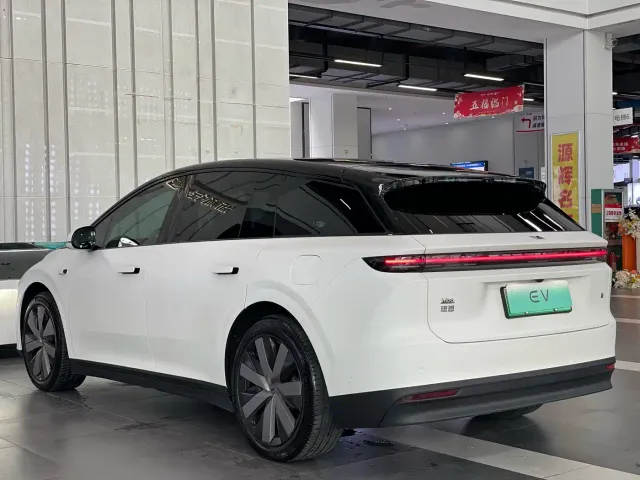 Li Auto i6 — Фото автомобиля 5