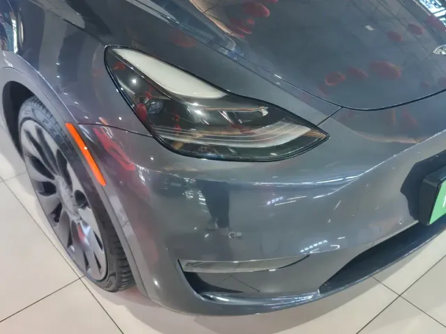 Tesla Model Y — Фото автомобиля 11