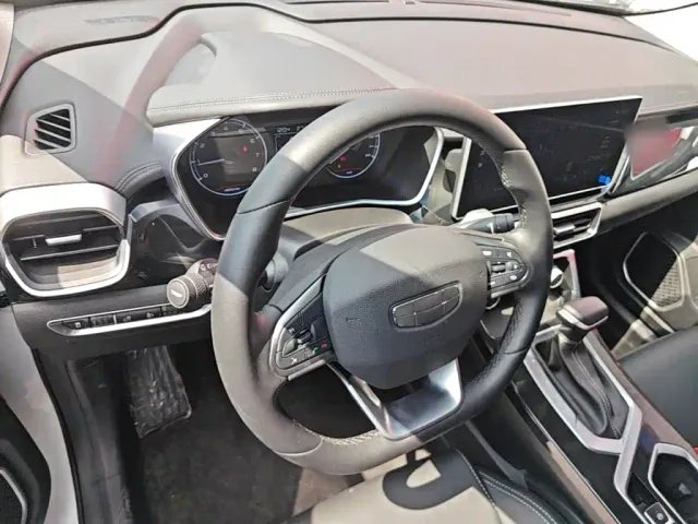 Geely Binyue — Фото автомобиля 9