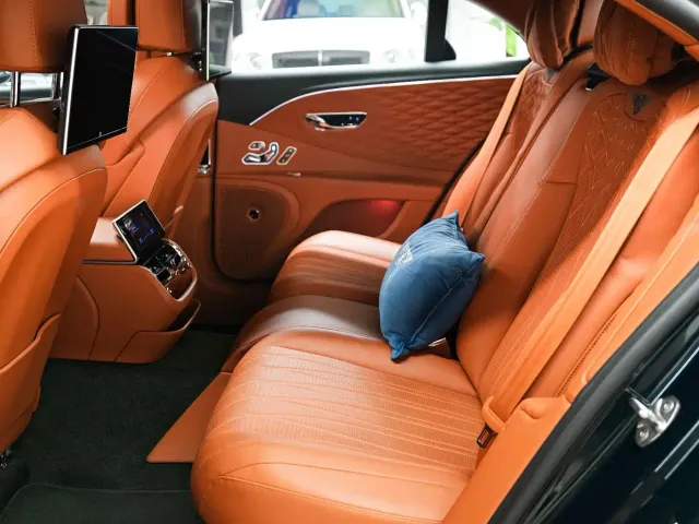Bentley Flying Spur — Фото автомобиля 12