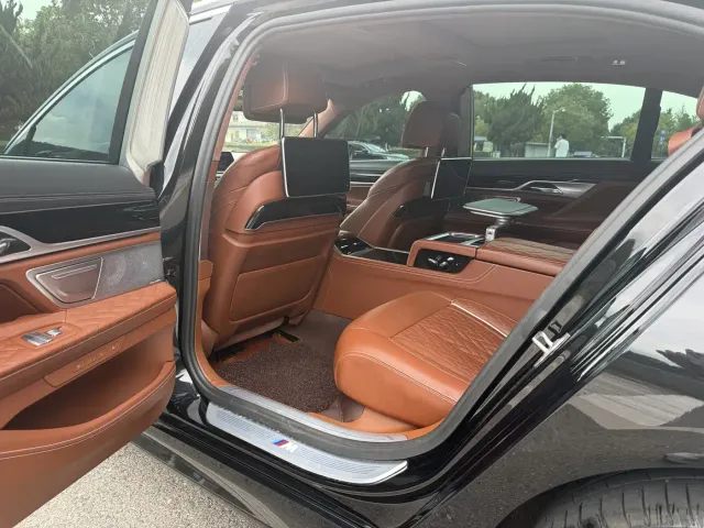 BMW 7 Series — Фото автомобиля 5
