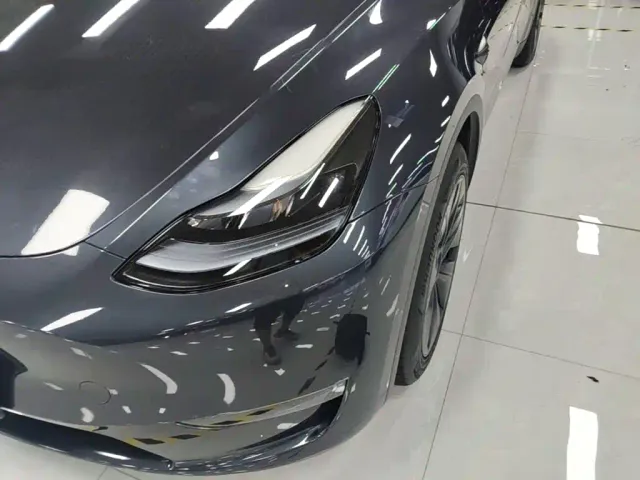 Tesla Model Y — Фото автомобиля 23