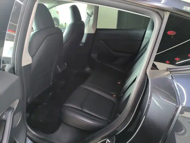 Tesla Model Y — Фото автомобиля 16