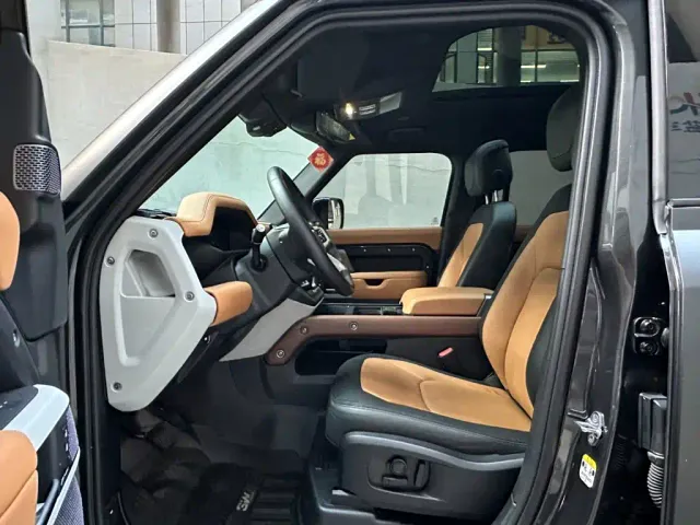 Land Rover Defender — Фото автомобиля 9