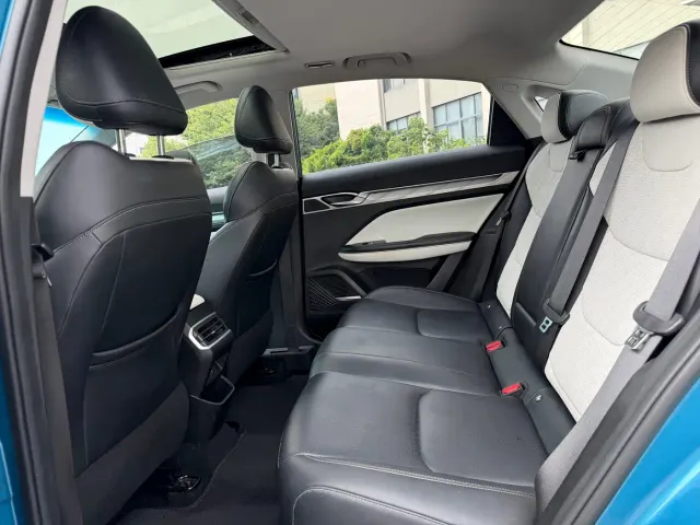 Geely Emgrand L — Фото автомобиля 9