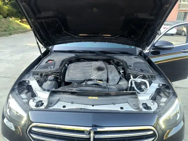 Mercedes-Benz E-Class — Фото автомобиля 19