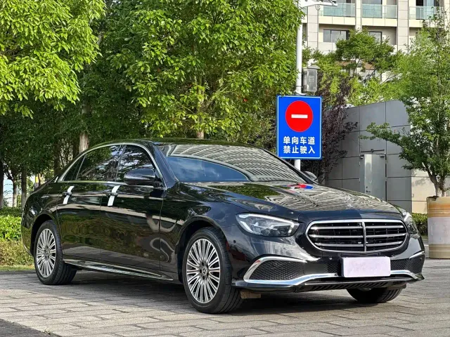 Mercedes-Benz Mercedes-Benz E-Class 2022 Model Facelift III E 300 L Sport Fashion — Фото автомобиля 3