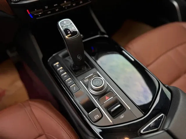 Maserati Levante — Фото автомобиля 14