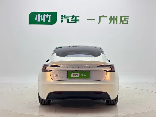 Tesla Model 3 — Фото автомобиля 5