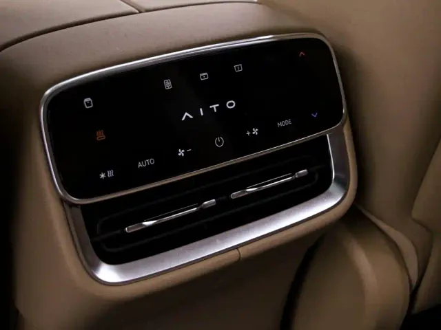 Aito M8 — Фото автомобиля 17