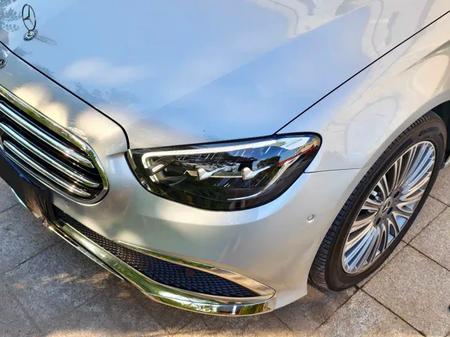 Mercedes-Benz E-Class — Фото автомобиля 20